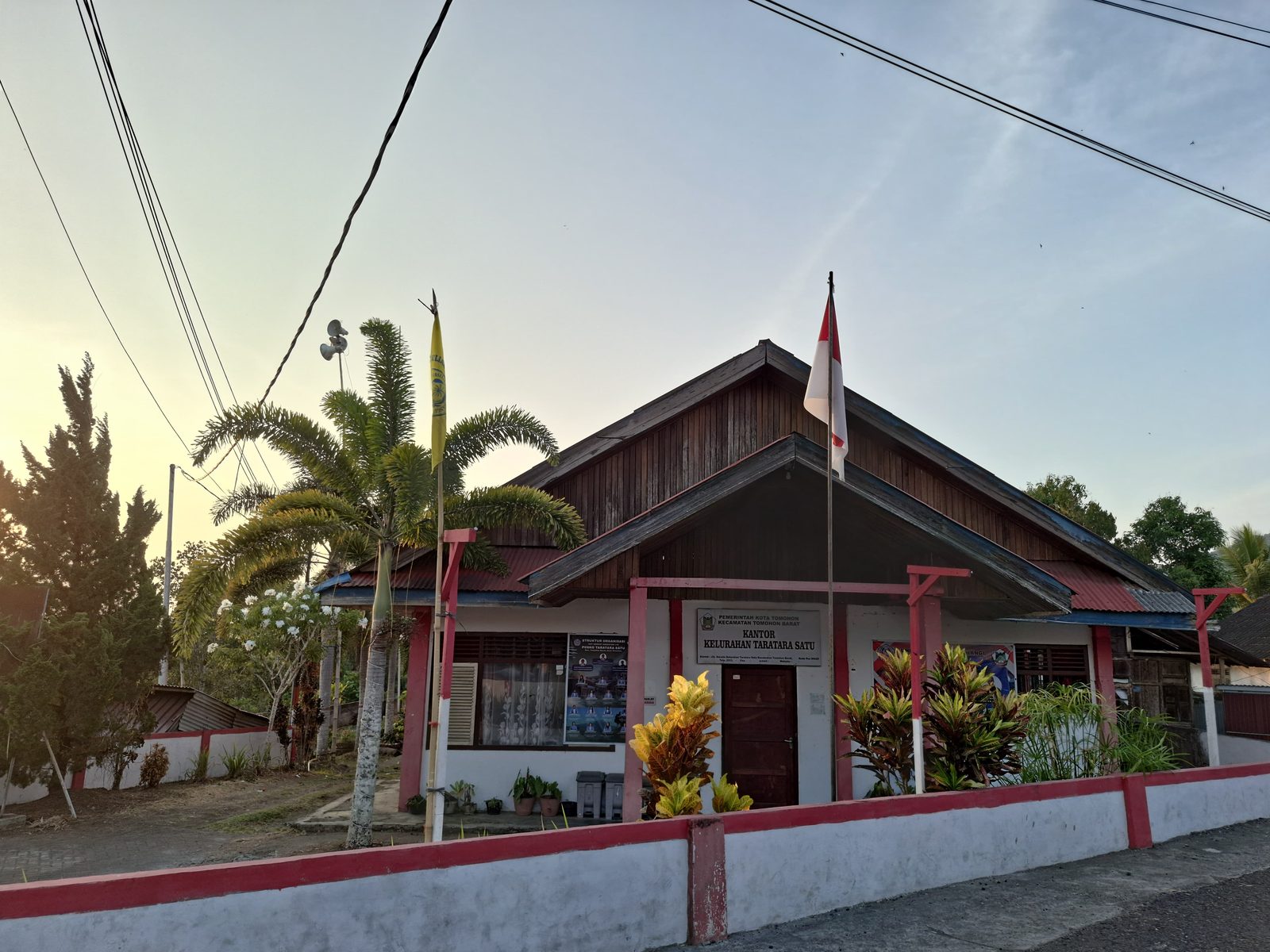 Kantor Kelurahan Taratara Satu, tampak depan